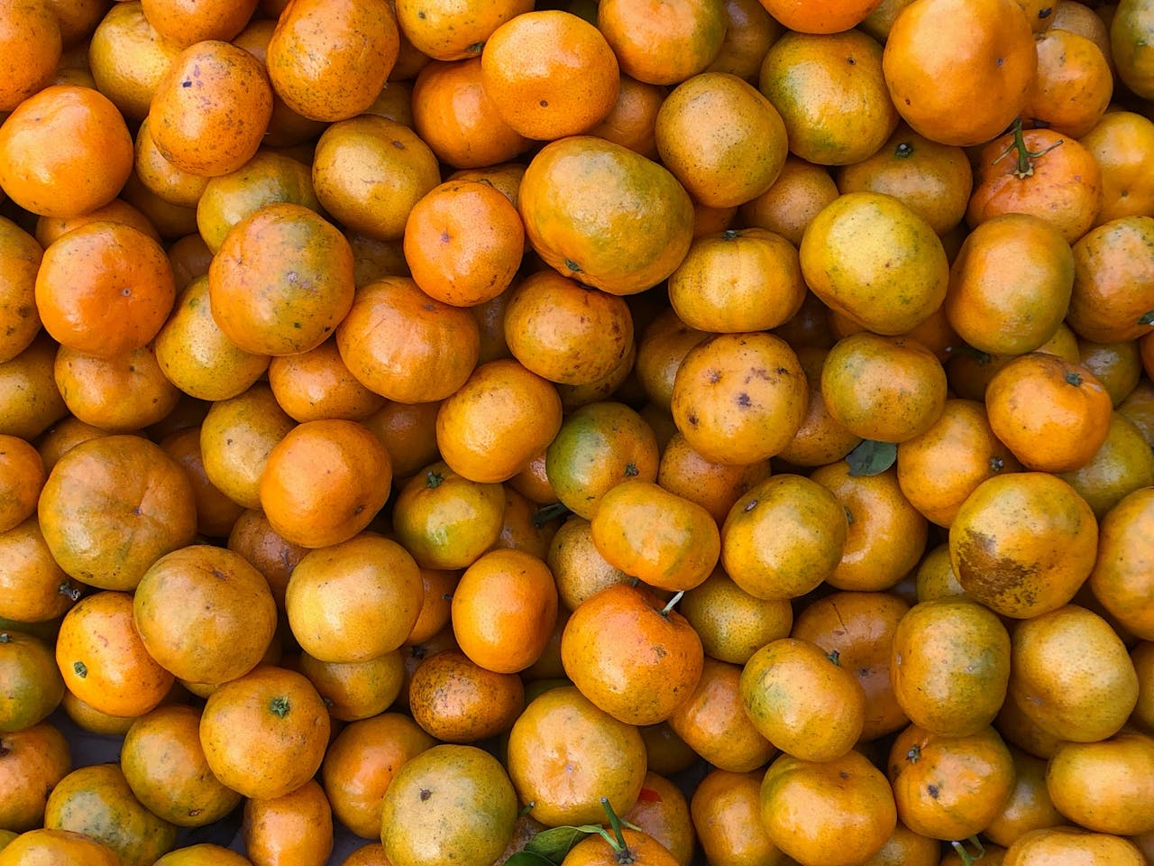 Close-up of fresh oranges at a local market in West Java, Indonesia.